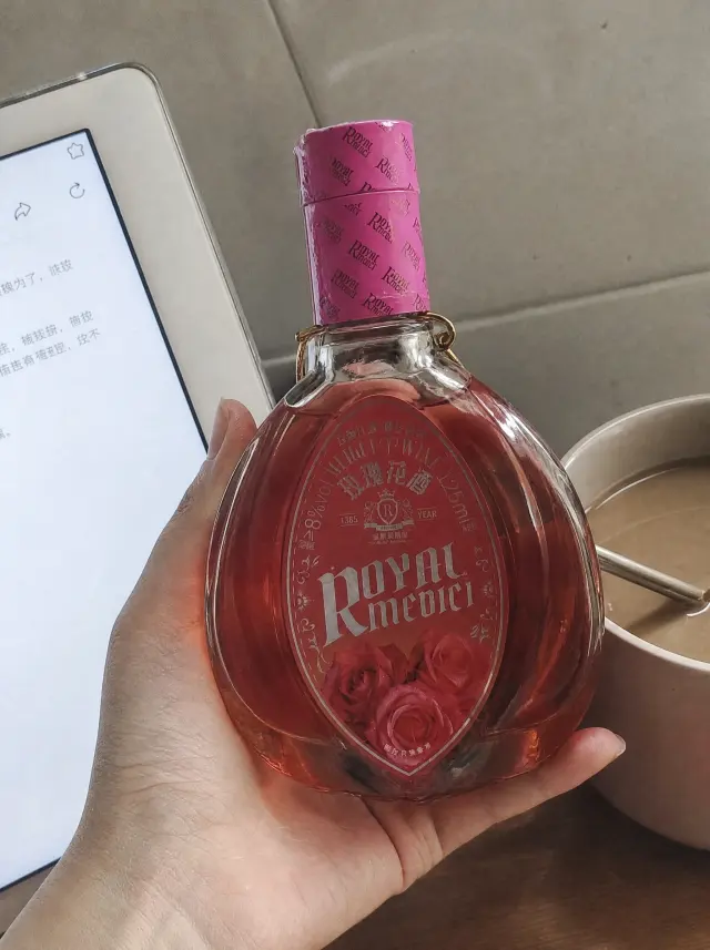 手机原相机随手拍，自然光，轻微手持抖动，原生画质，低饱和自然滤镜，细微噪点胶片颗粒，生活化场景，无华丽布景，无商业 logo 水印，真实买家分享感，3:4 竖版构图